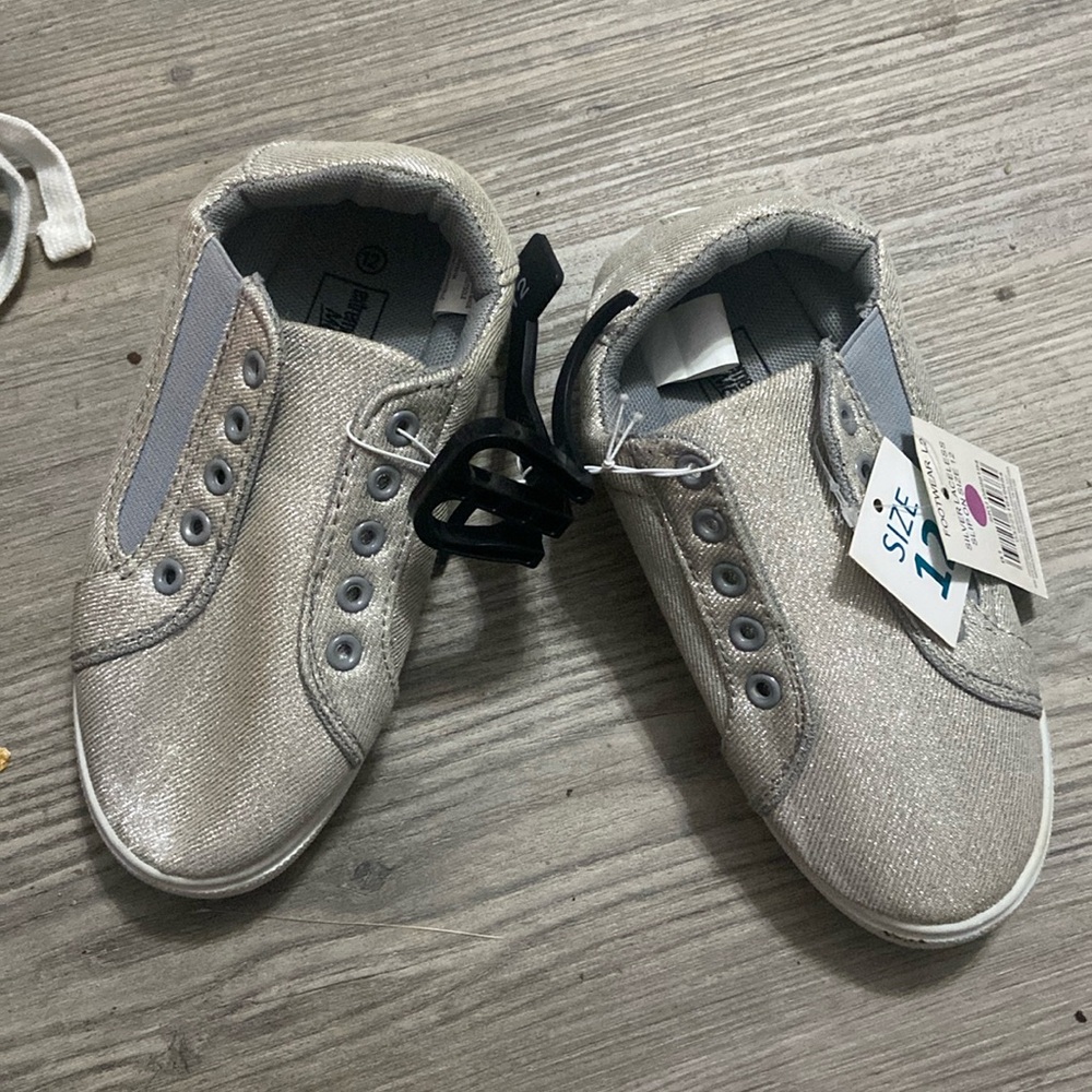 Girls shoes